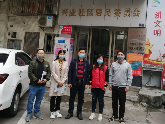 3月20日，市創(chuàng)文辦到興業(yè)社區(qū)調(diào)研，右二為李小紅。