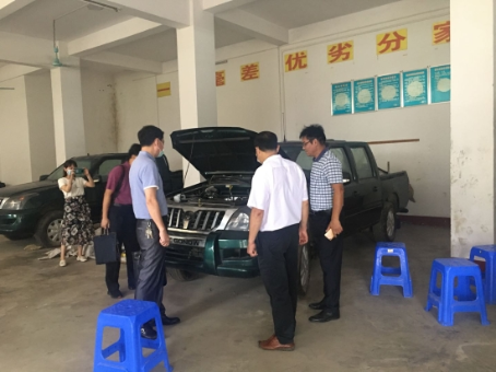 已處理15900564060819.參觀(guān)汽修專(zhuān)業(yè)實(shí)訓(xùn)室場(chǎng).jpg