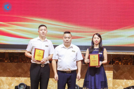 005 常務(wù)副會(huì)長(zhǎng)、副會(huì)長(zhǎng)、秘書長(zhǎng)、理事牌匾。.jpg
