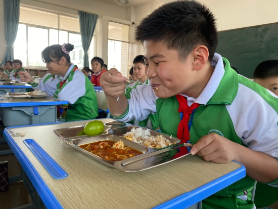 13.表情告訴你，午餐是多么的美味.jpg