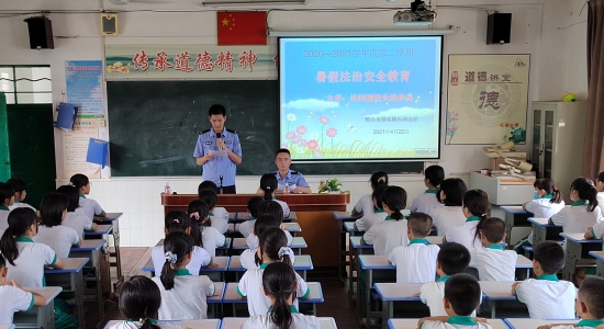 已處理1626771117281暑假前，石湖小學(xué)邀請(qǐng)法治副校長(zhǎng)到學(xué)校進(jìn)行法治教育22.jpg