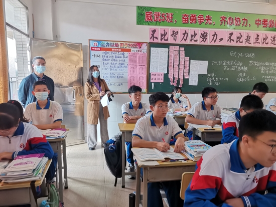已處理6.開學調(diào)研，調(diào)研組成員推門聽課.jpg