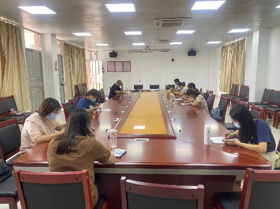 1： 9月8日—9日，沙坪一小的老師們集中沙坪一小峻廷灣校區(qū)，協(xié)助流調(diào)工作。.jpg