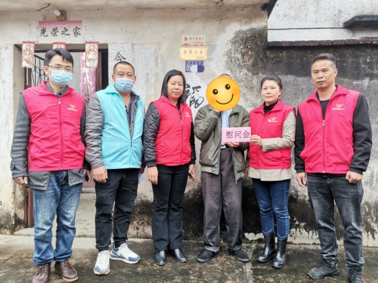 已處理1674092129217廣東省南粵交通江肇高速公司管理中心、江門平安通服務(wù)中心處到桃源鎮(zhèn)開展“黨建引領(lǐng)送關(guān)懷&middot;春日共建暖人心”活動，為中勝村困難家庭送上慰問與關(guān)心.jpg