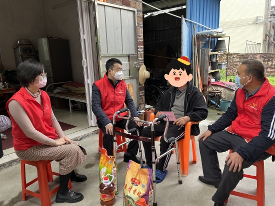 已處理16740921292162、市直機關(guān)工委副書記羅松泰慰問困難黨員陳錦聯(lián)_副本.jpg