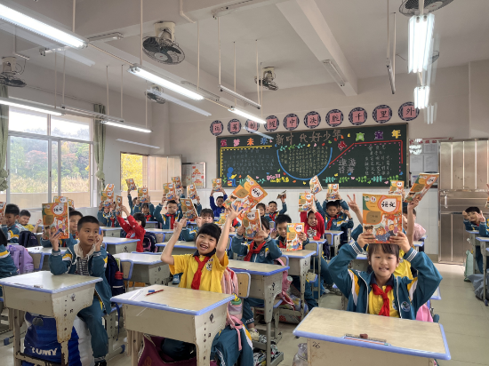 樓沖小學(xué)發(fā)新書啦！.jpg
