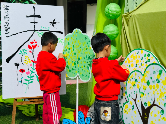新星幼兒園開學(xué)點春---成長的力量，孩子感受春的美好，我為小樹添綠啦！.jpg