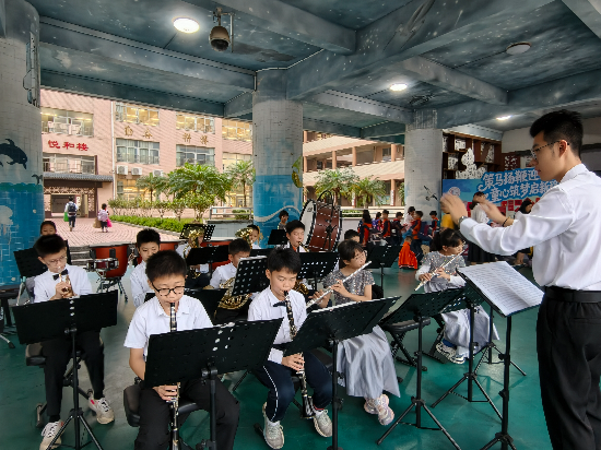 10共和小學(xué)管樂齊鳴迎開學(xué)，少年奏響新學(xué)期序章 (1).jpg